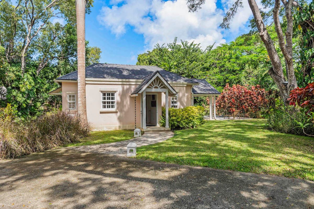 Sandalwood House villa photo.